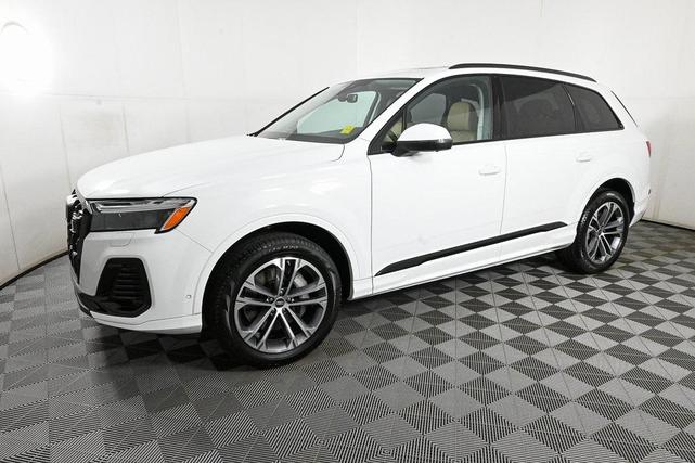 Photo of 2025 Glacier White Metallic Audi Q7