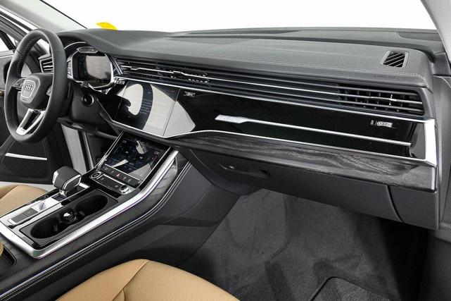 Photo of 2025 Glacier White Metallic Audi Q7