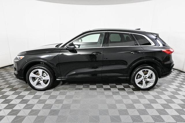 Photo of 2025 Mythos Black Metallic Audi Q5