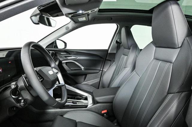 Photo of 2025 Mythos Black Metallic Audi Q5