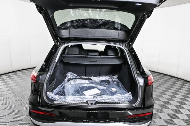 Photo of 2025 Mythos Black Metallic Audi Q5