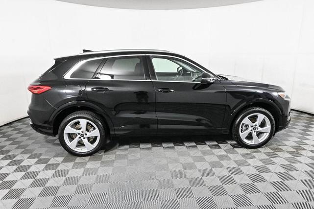 Photo of 2025 Mythos Black Metallic Audi Q5