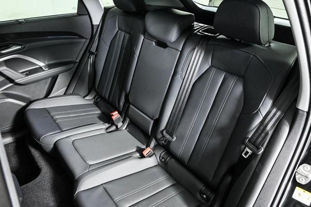 Photo of 2025 Mythos Black Metallic Audi Q5