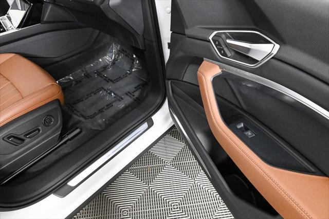 Photo of 2022 Glacier White Audi e-tron