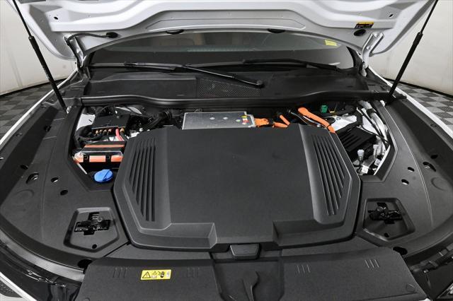 Photo of 2022 Glacier White Audi e-tron