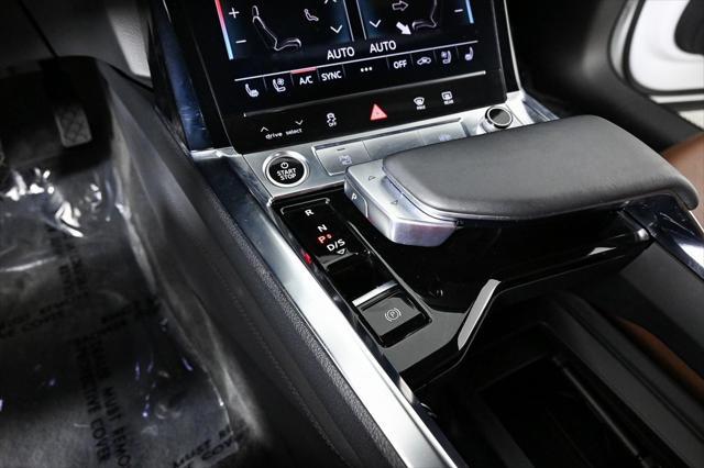 Photo of 2022 Glacier White Audi e-tron