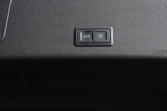 Photo of 2022 Glacier White Audi e-tron
