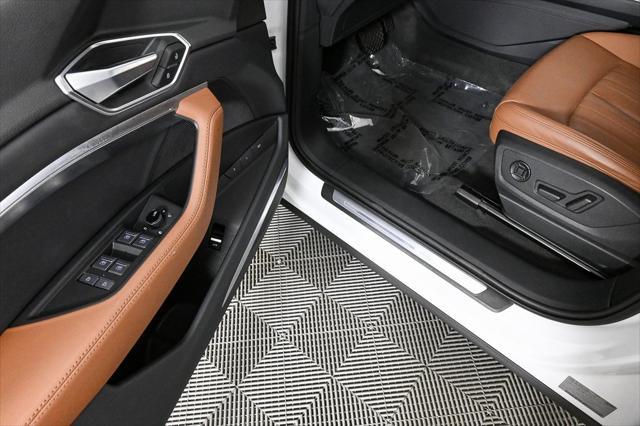 Photo of 2022 Glacier White Audi e-tron
