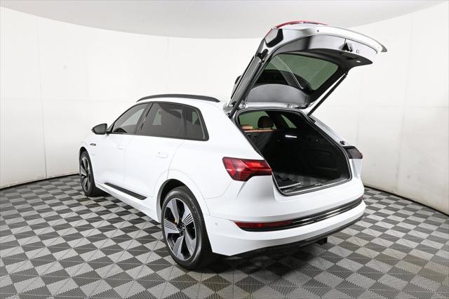 Photo of 2022 Glacier White Audi e-tron