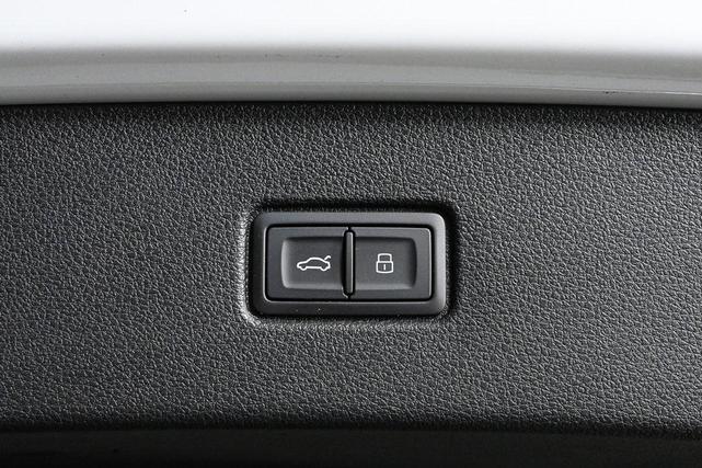 Photo of 2023 Glacier White Metallic Audi Q7
