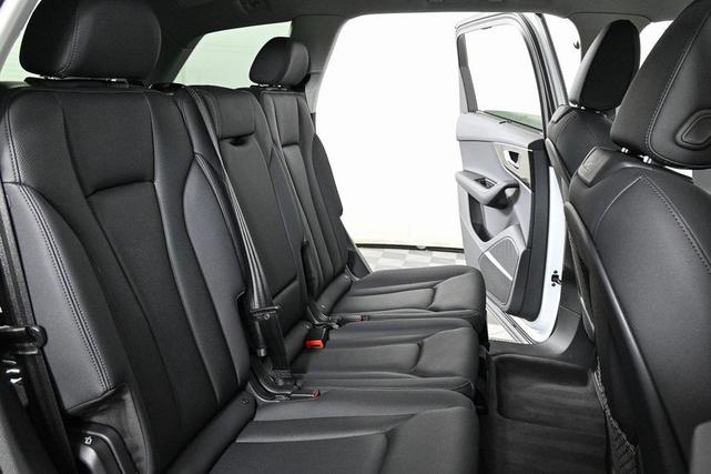 Photo of 2023 Glacier White Metallic Audi Q7
