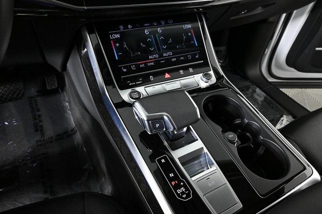 Photo of 2023 Glacier White Metallic Audi Q7