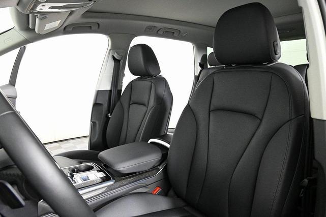 Photo of 2023 Glacier White Metallic Audi Q7