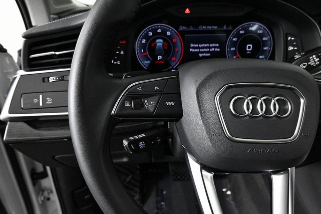 Photo of 2023 Glacier White Metallic Audi Q7