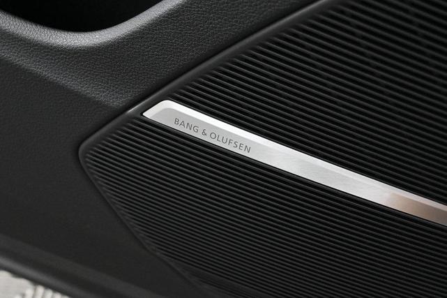 Photo of 2023 Glacier White Metallic Audi Q7
