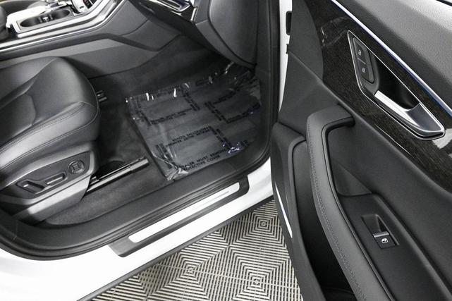 Photo of 2023 Glacier White Metallic Audi Q7