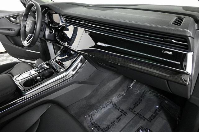 Photo of 2023 Glacier White Metallic Audi Q7