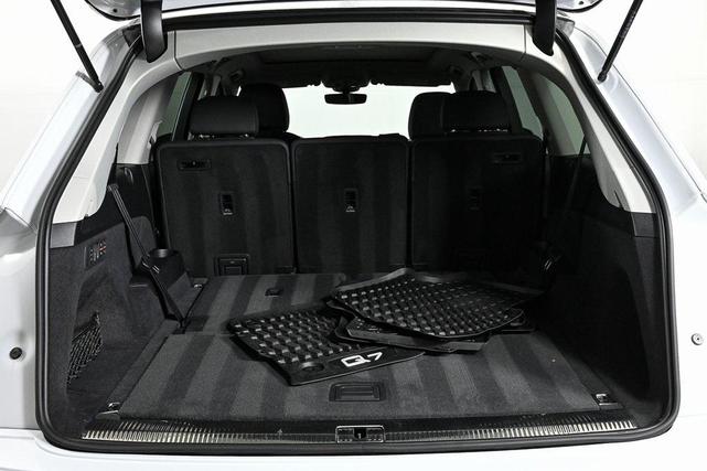 Photo of 2023 Glacier White Metallic Audi Q7
