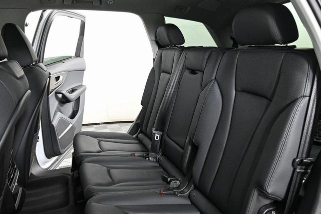 Photo of 2023 Glacier White Metallic Audi Q7