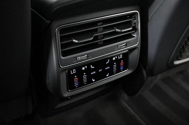 Photo of 2023 Glacier White Metallic Audi Q7