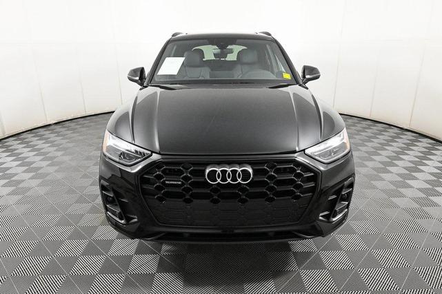 Photo of 2025 Mythos Black Metallic Audi Q5
