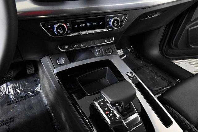 Photo of 2025 Mythos Black Metallic Audi Q5