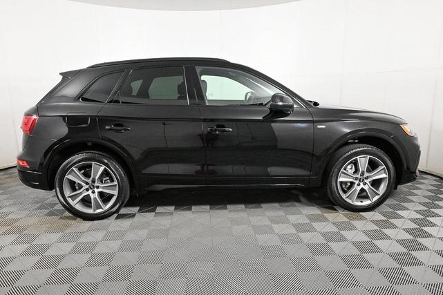 Photo of 2025 Mythos Black Metallic Audi Q5