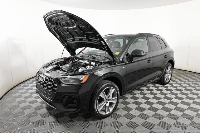 Photo of 2025 Mythos Black Metallic Audi Q5