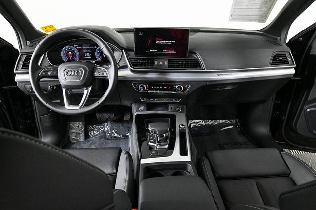 Photo of 2025 Mythos Black Metallic Audi Q5