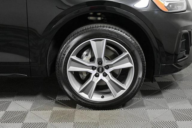 Photo of 2025 Mythos Black Metallic Audi Q5
