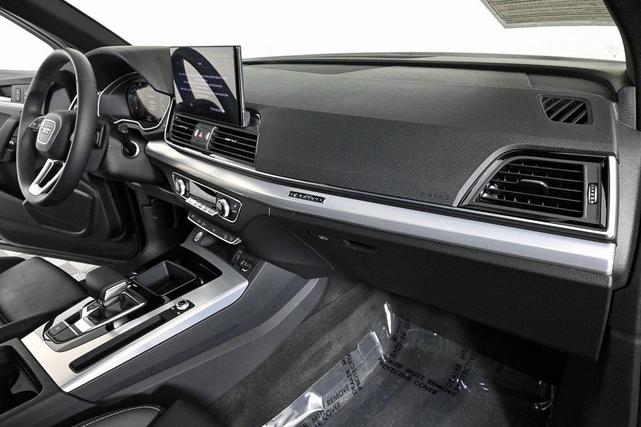 Photo of 2025 Mythos Black Metallic Audi Q5