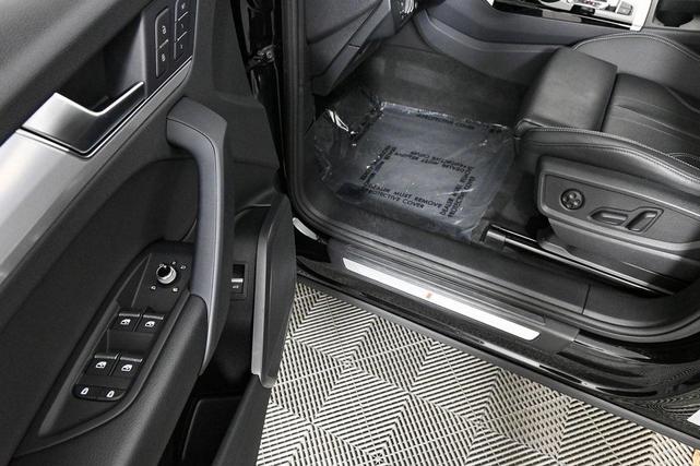 Photo of 2025 Mythos Black Metallic Audi Q5
