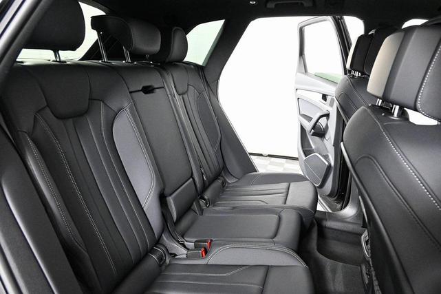 Photo of 2025 Mythos Black Metallic Audi Q5
