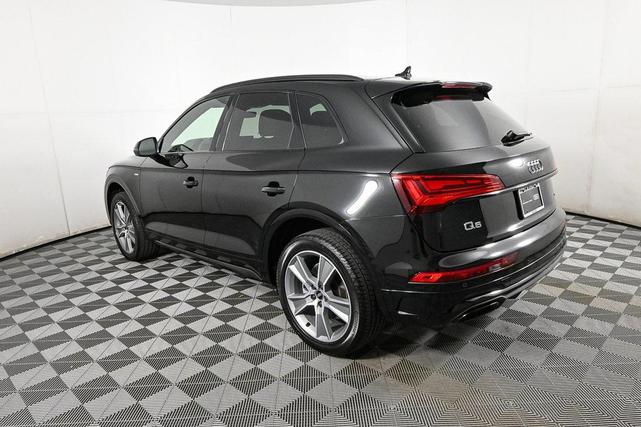 Photo of 2025 Mythos Black Metallic Audi Q5