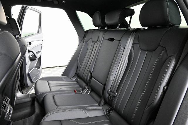 Photo of 2025 Mythos Black Metallic Audi Q5