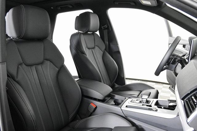 Photo of 2025 Mythos Black Metallic Audi Q5