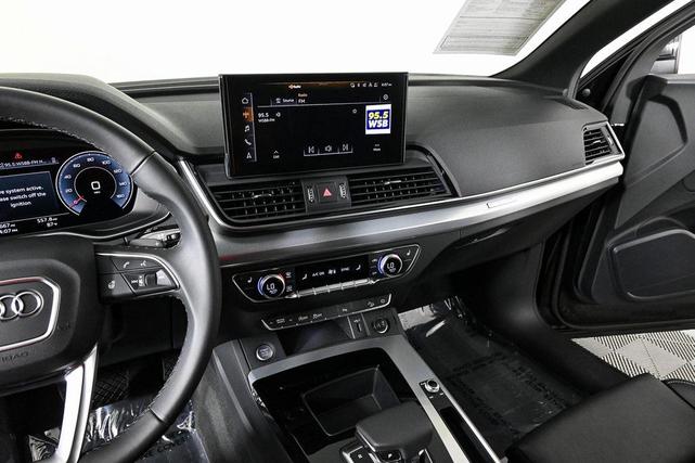 Photo of 2025 Mythos Black Metallic Audi Q5