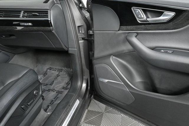 Photo of 2019 Gray Metallic Audi Q7