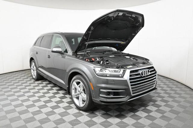 Photo of 2019 Gray Metallic Audi Q7