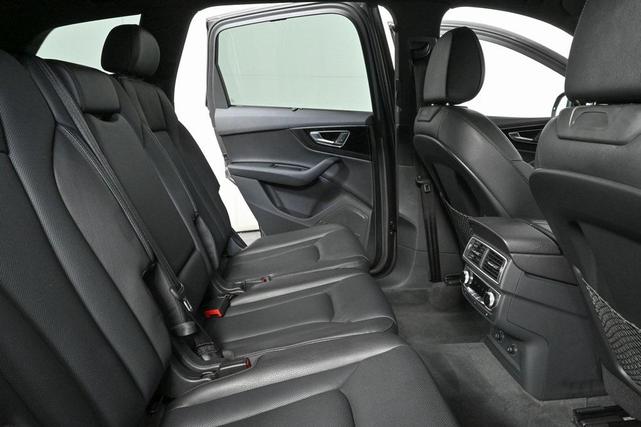 Photo of 2019 Gray Metallic Audi Q7