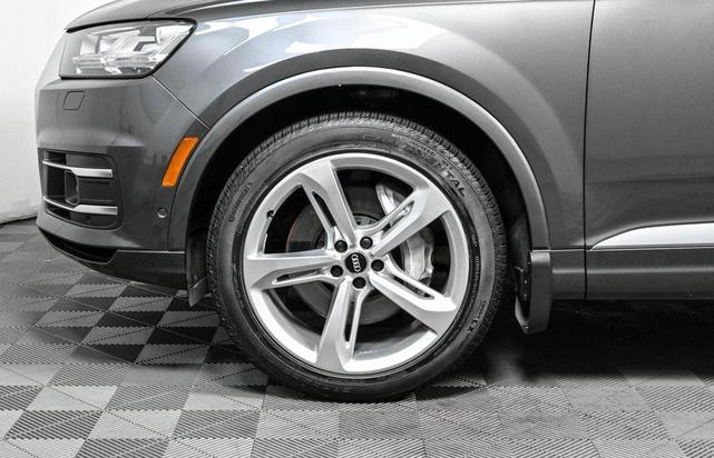 Photo of 2019 Gray Metallic Audi Q7