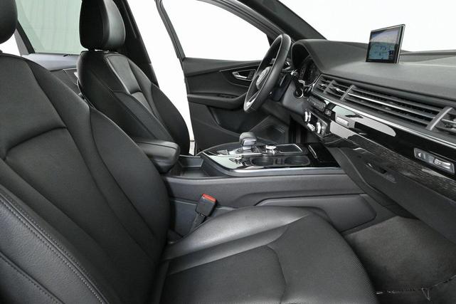 Photo of 2019 Gray Metallic Audi Q7