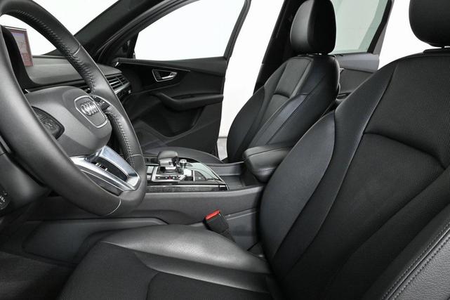 Photo of 2019 Gray Metallic Audi Q7
