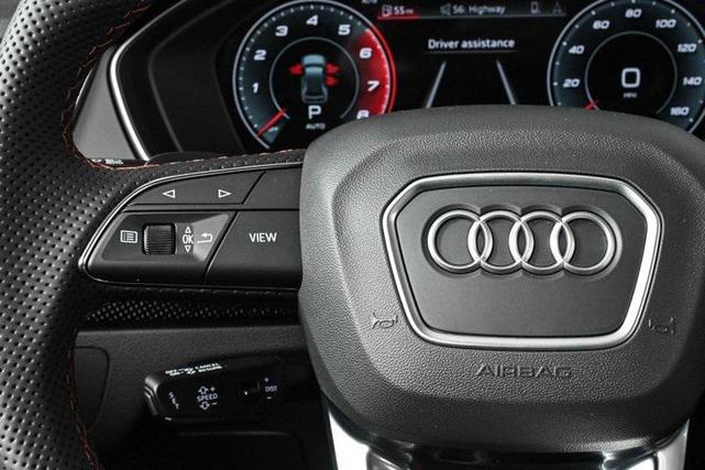Photo of 2025 Glacier White Metallic Audi SQ5