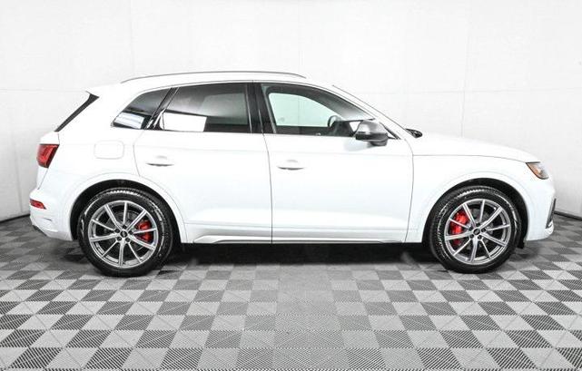 Photo of 2025 Glacier White Metallic Audi SQ5