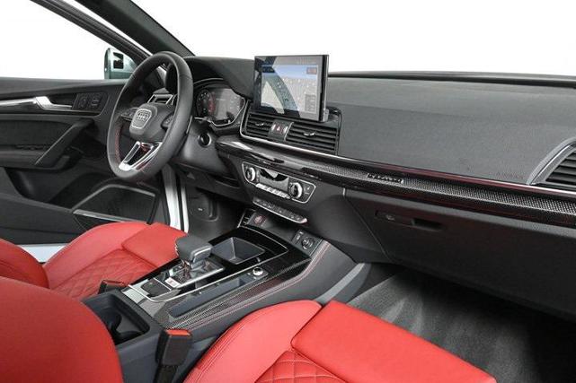 Photo of 2025 Glacier White Metallic Audi SQ5