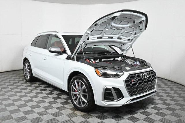 Photo of 2025 Glacier White Metallic Audi SQ5