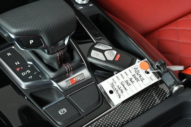 Photo of 2025 Glacier White Metallic Audi SQ5