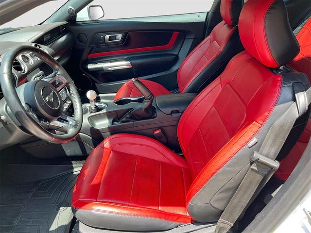 Photo of 2019 Oxford White Ford Mustang