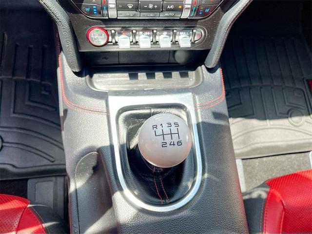 Photo of 2019 Oxford White Ford Mustang